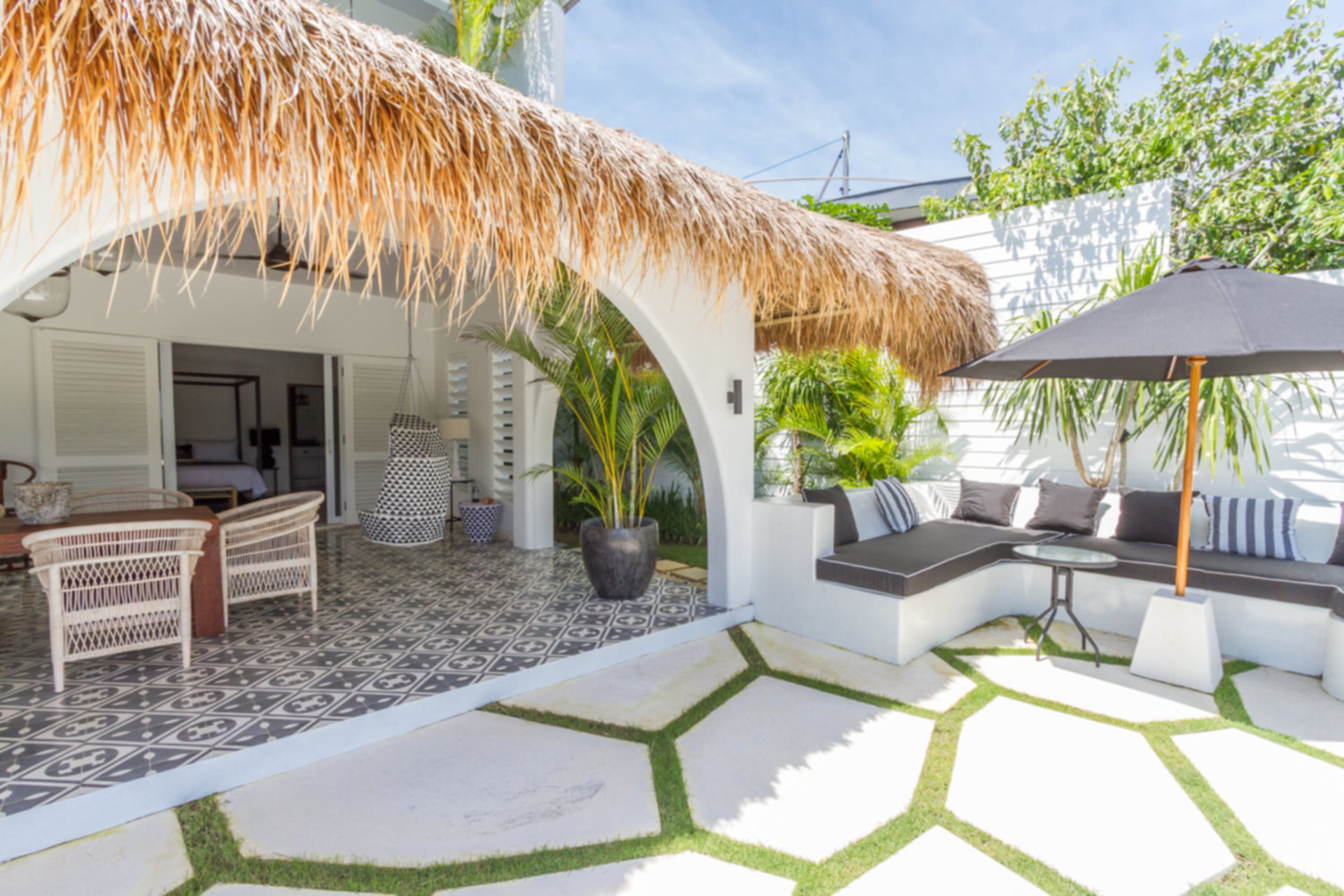 Predstavljajte si, da vaša družina najame luksuzno počitniško vilo s 5 spalnicami in osupljivim pogledom na ocean, Bali Villa 2114