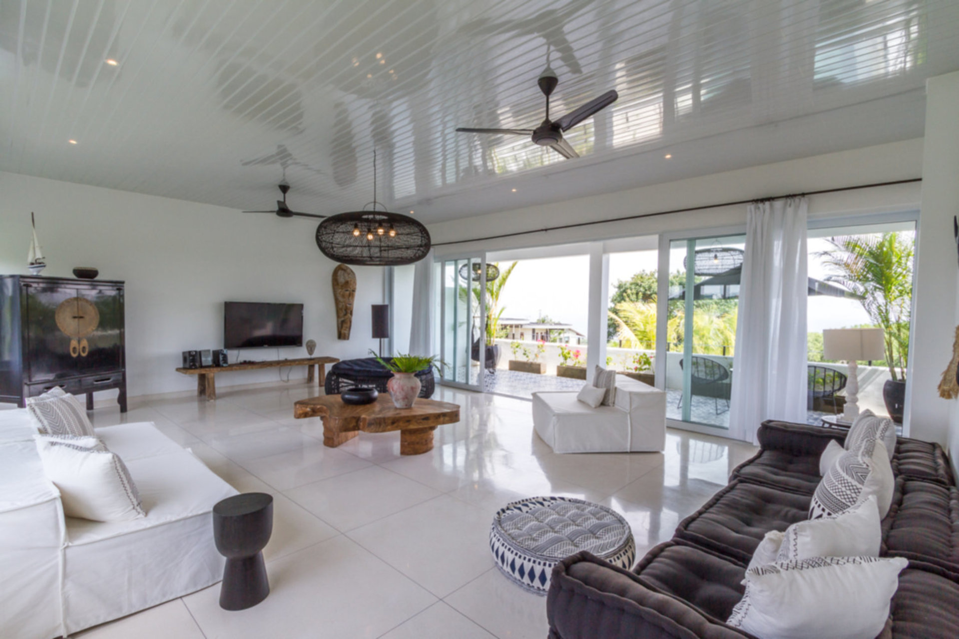 Predstavljajte si, da vaša družina najame luksuzno počitniško vilo s 5 spalnicami in osupljivim pogledom na ocean, Bali Villa 2114