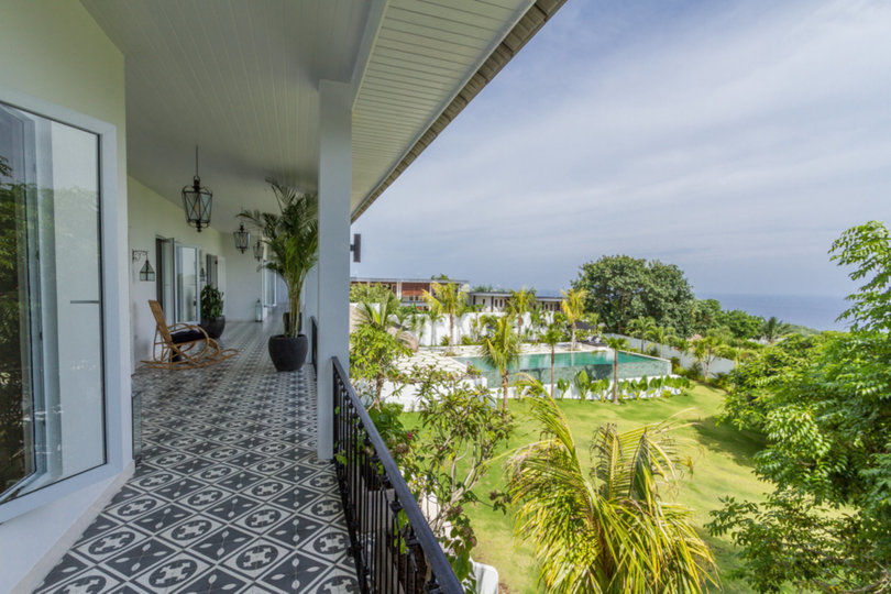 Predstavljajte si, da vaša družina najame luksuzno počitniško vilo s 5 spalnicami in osupljivim pogledom na ocean, Bali Villa 2114