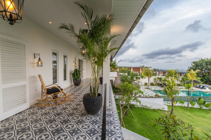 Predstavljajte si, da vaša družina najame luksuzno počitniško vilo s 5 spalnicami in osupljivim pogledom na ocean, Bali Villa 2114
