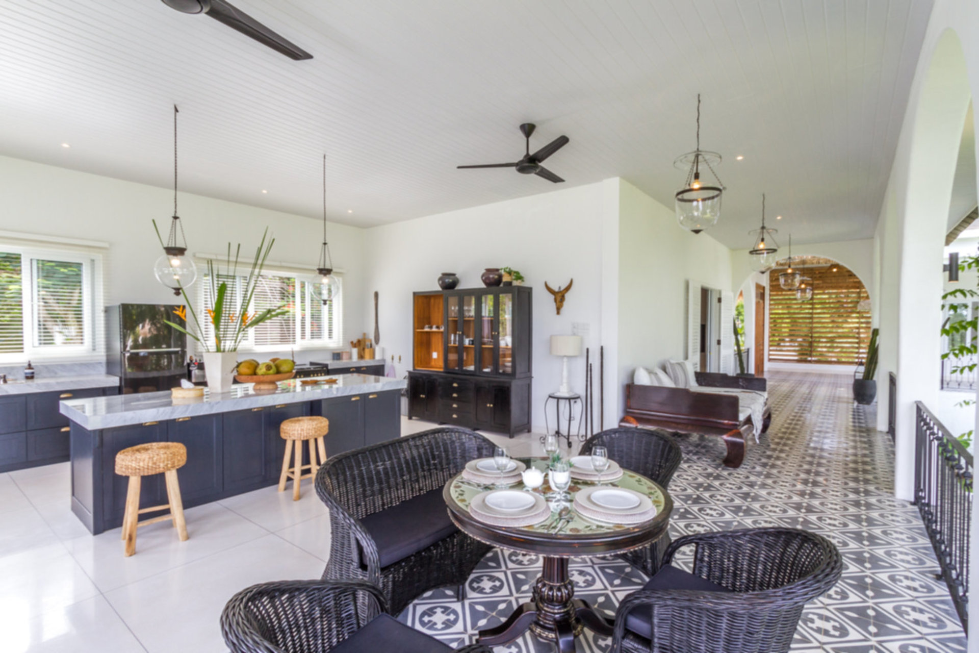 Predstavljajte si, da vaša družina najame luksuzno počitniško vilo s 5 spalnicami in osupljivim pogledom na ocean, Bali Villa 2114