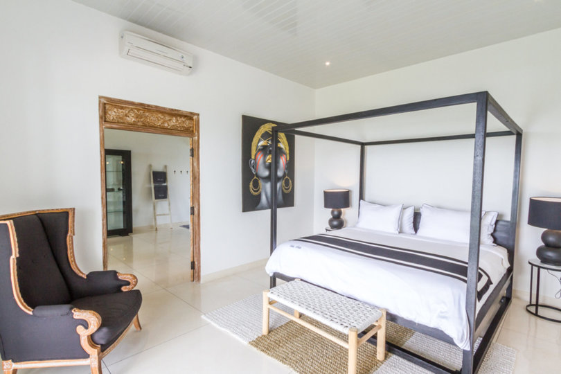 Predstavljajte si, da vaša družina najame luksuzno počitniško vilo s 5 spalnicami in osupljivim pogledom na ocean, Bali Villa 2114