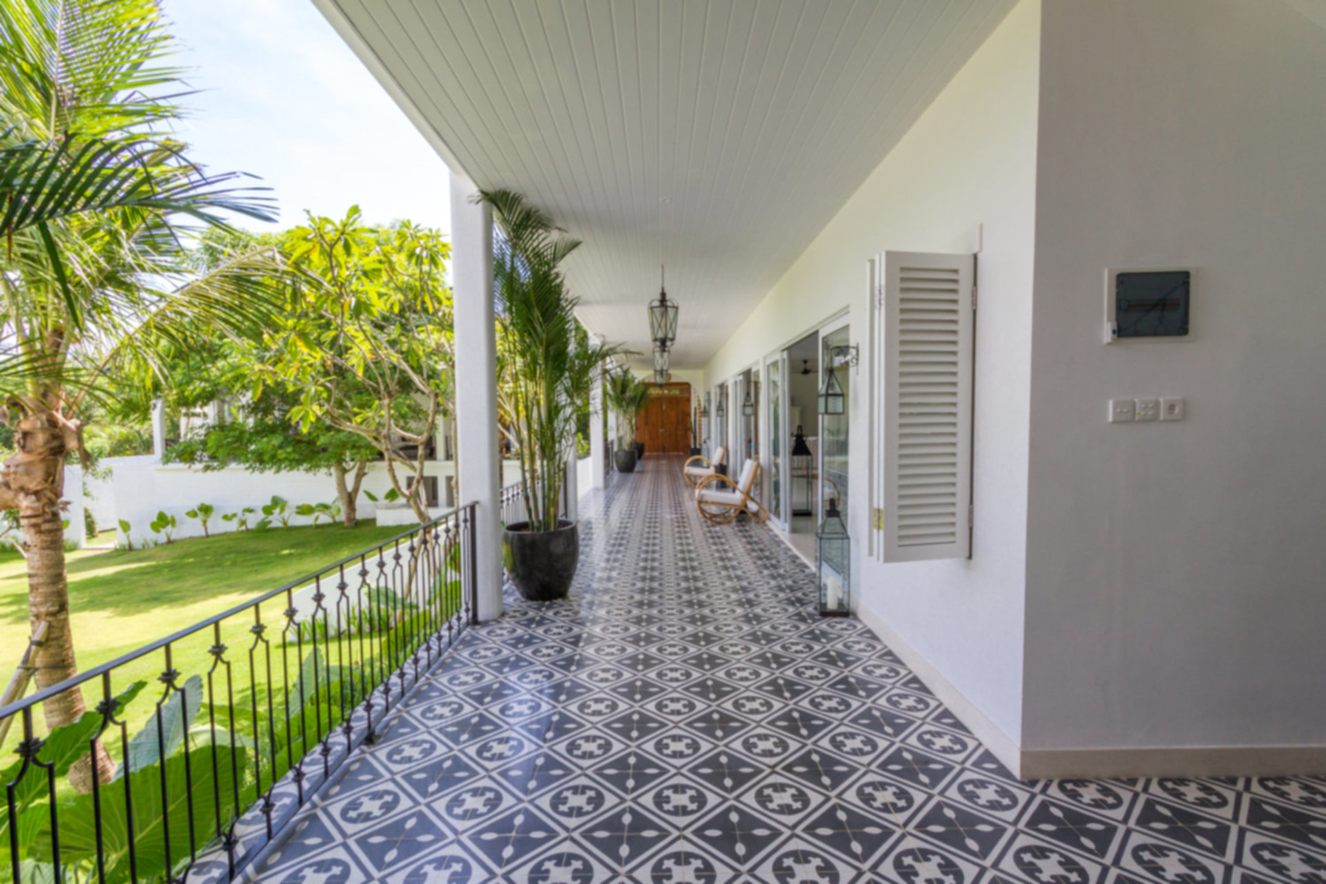 Predstavljajte si, da vaša družina najame luksuzno počitniško vilo s 5 spalnicami in osupljivim pogledom na ocean, Bali Villa 2114