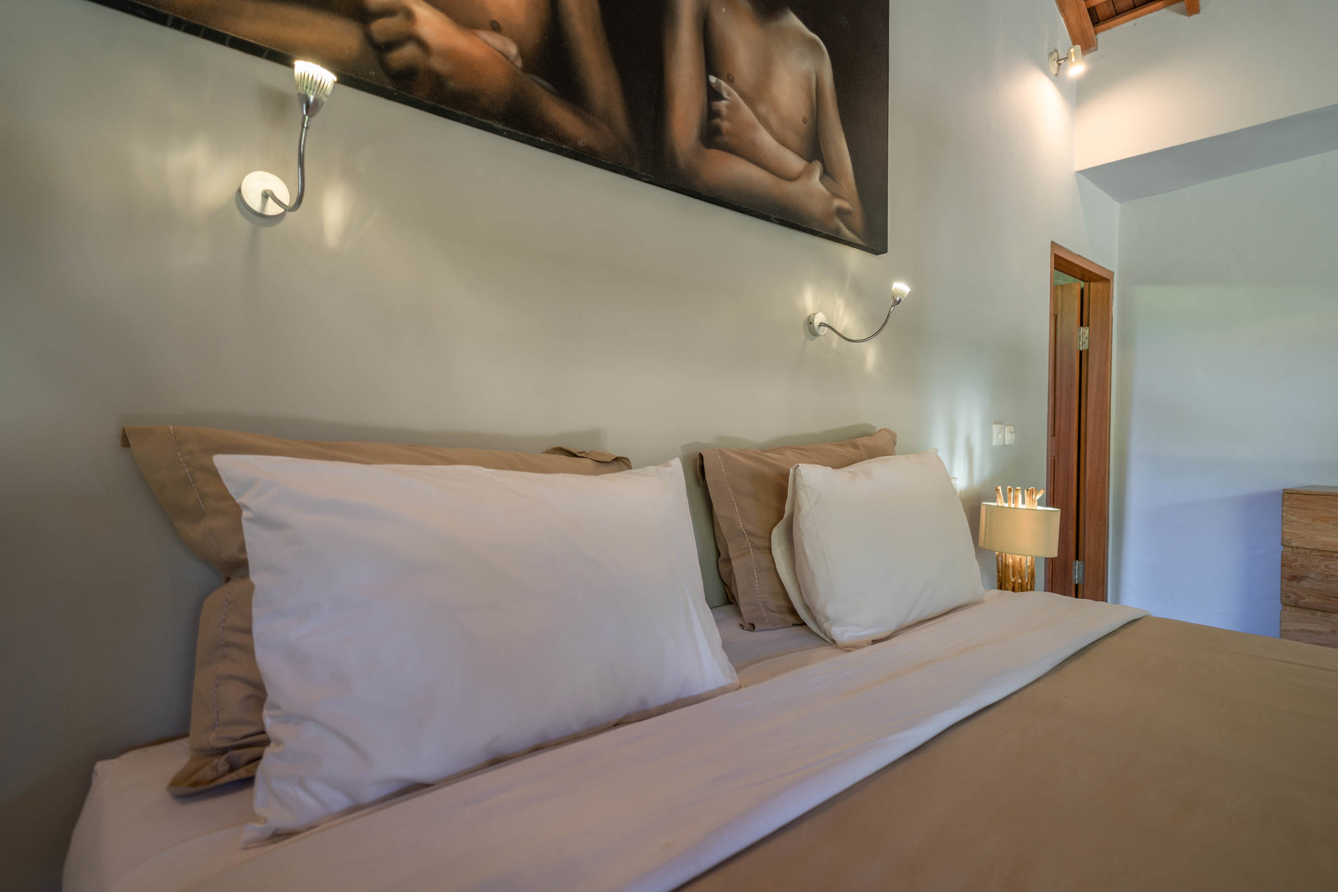 Predstavljajte si, da vaša družina najame luksuzno počitniško vilo s 4 spalnicami blizu plaže Double Six, Bali Villa 2116
