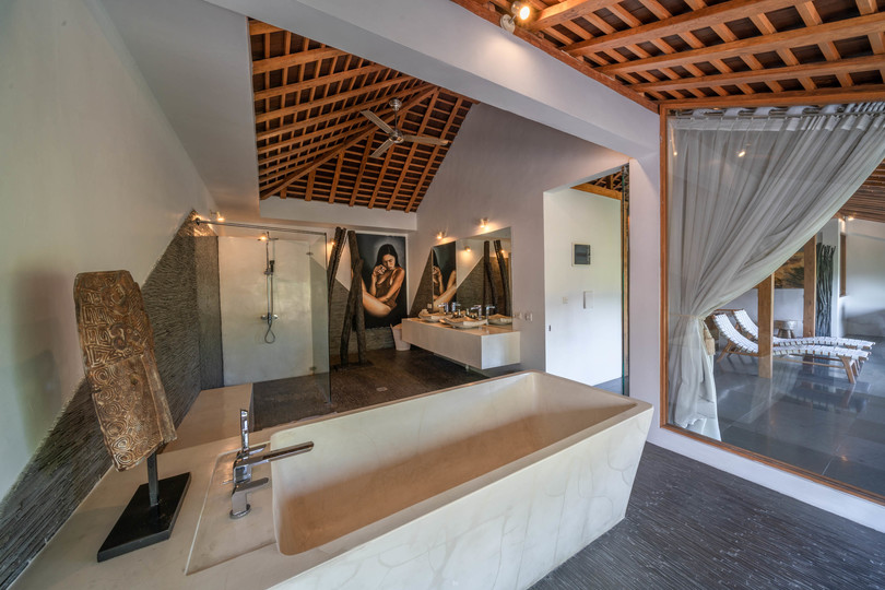 Predstavljajte si, da vaša družina najame luksuzno počitniško vilo s 4 spalnicami blizu plaže Double Six, Bali Villa 2116