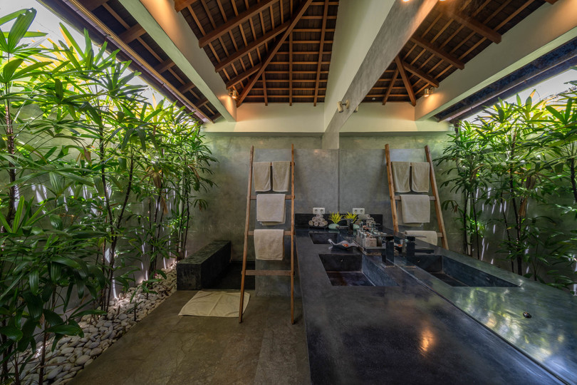 Predstavljajte si, da vaša družina najame luksuzno počitniško vilo s 4 spalnicami blizu plaže Double Six, Bali Villa 2116
