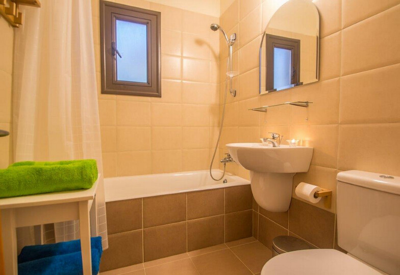 Končno lahko najamete popolno luksuzno vilo v Famagusti blizu vsega dogajanja, Famagusta Villa 1019