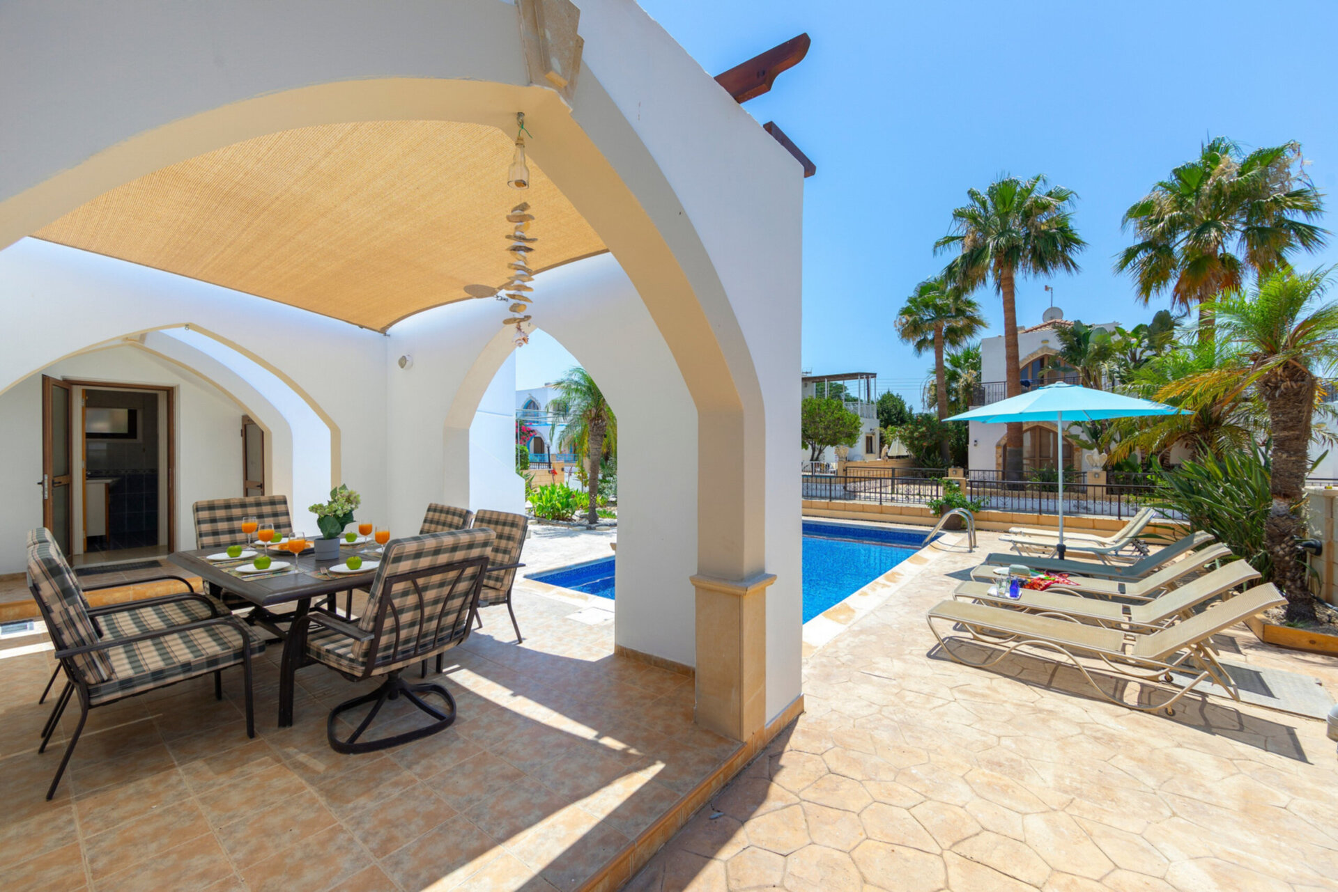 Vrhunski vodnik za najem vaše luksuzne vile s 4 spalnicami na plaži, vila Famagusta 1022