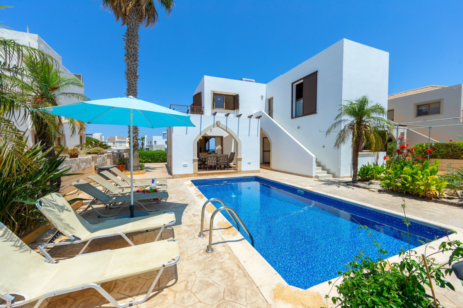 Vrhunski vodnik za najem vaše luksuzne vile s 4 spalnicami na plaži, vila Famagusta 1022