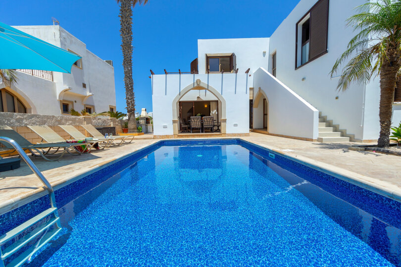 Vrhunski vodnik za najem vaše luksuzne vile s 4 spalnicami na plaži, vila Famagusta 1022