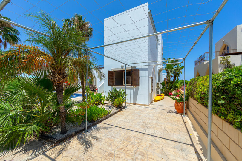 Vrhunski vodnik za najem vaše luksuzne vile s 4 spalnicami na plaži, vila Famagusta 1022