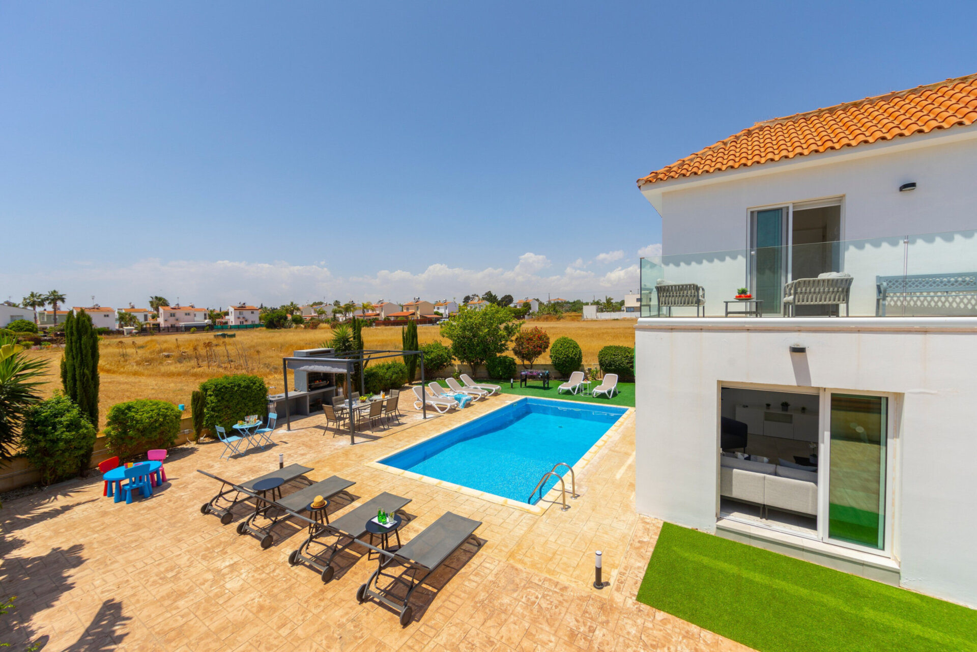 Vam in vaši družini bo všeč ta vila v bližini čudovitega mesta Famagusta, Famagusta Villa 1023