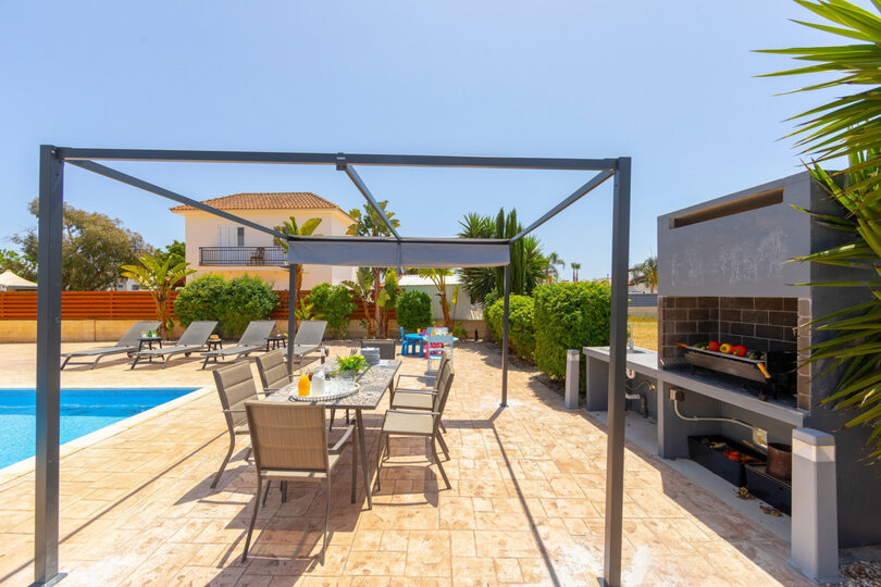 Vam in vaši družini bo všeč ta vila v bližini čudovitega mesta Famagusta, Famagusta Villa 1023