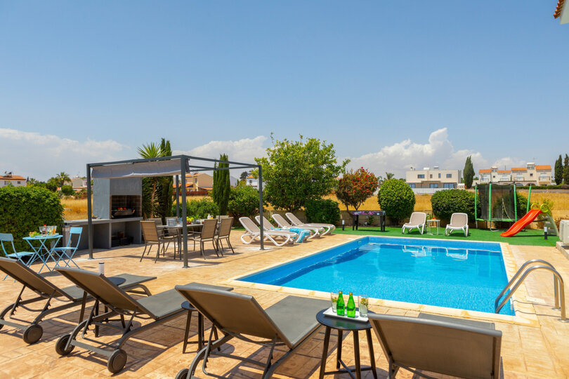 Vam in vaši družini bo všeč ta vila v bližini čudovitega mesta Famagusta, Famagusta Villa 1023