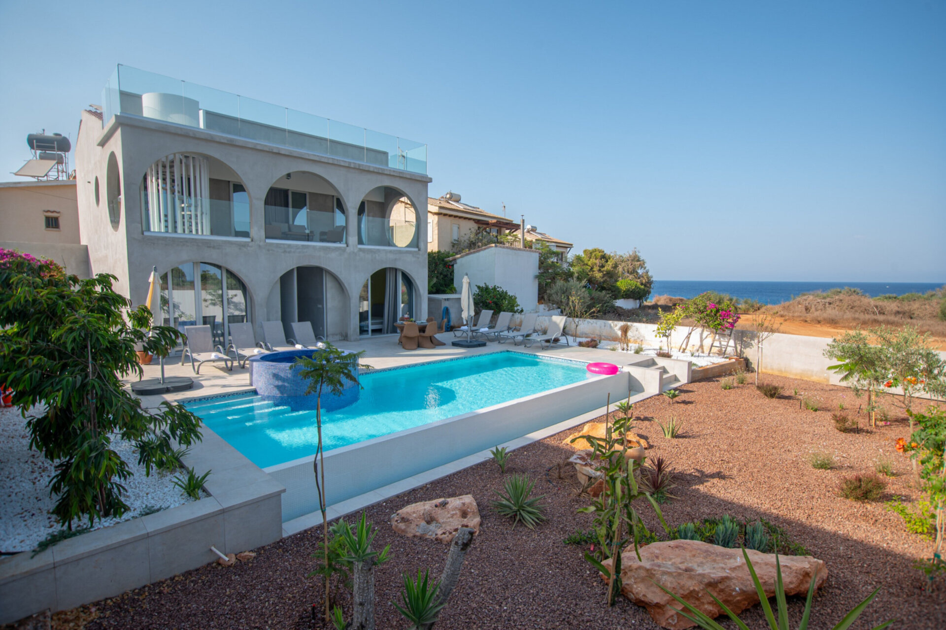 Skrivnost uživanja v vili s 5 zvezdicami blizu plaže v Famagusti, vila Famagusta 1024