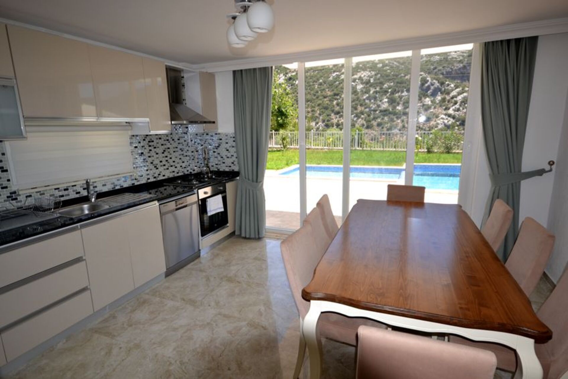 Najemite svojo luksuzno vilo s 4 spalnicami, Kalkan Villa 1071