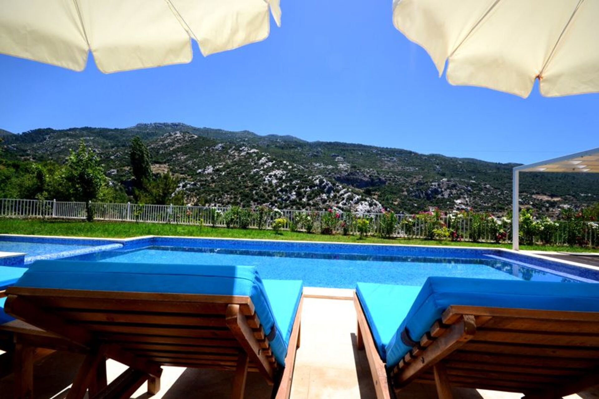 Najemite svojo luksuzno vilo s 4 spalnicami, Kalkan Villa 1071