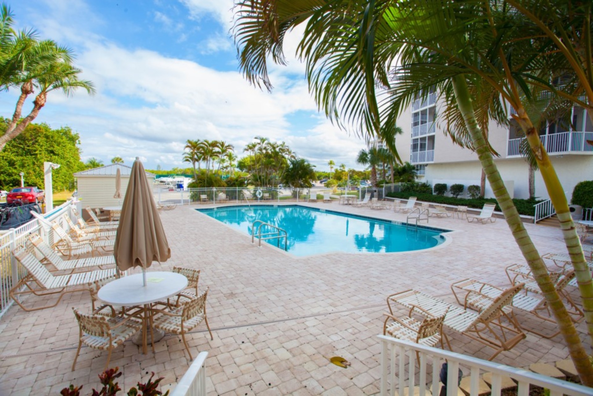 Luksuzno stanovanje v sodobnem slogu na plaži Bonita, Florida Condo 5953