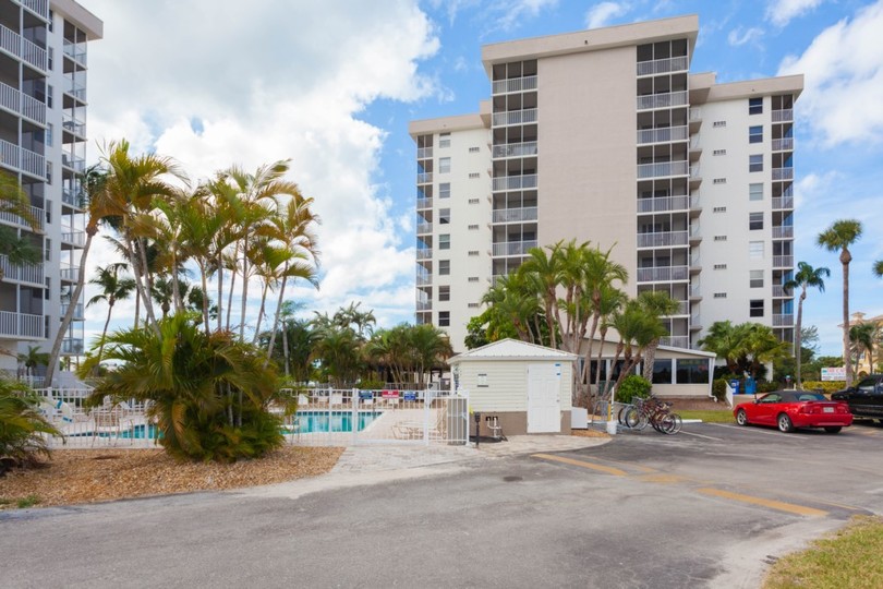 Luksuzno stanovanje v sodobnem slogu na plaži Bonita, Florida Condo 5953