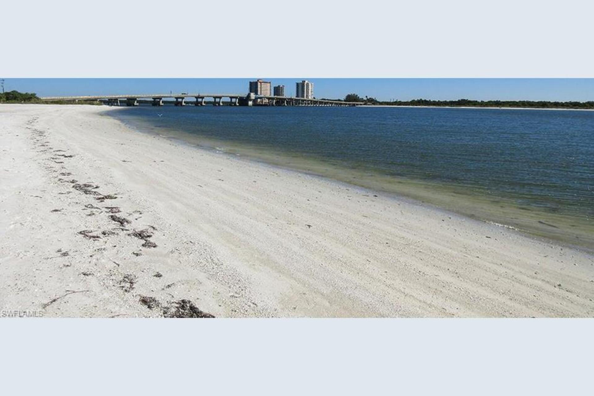 Stanovanje s 5 zvezdicami v enem najprestižnejših območij v Estero Beach & Tennis, Florida Condo 5946