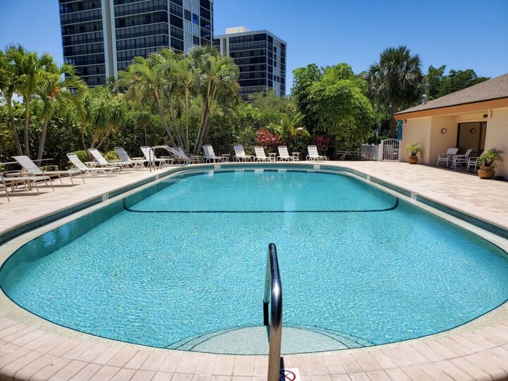 Ultimate 2-sobno stanovanje na Sea Isles, Florida Condo 5947