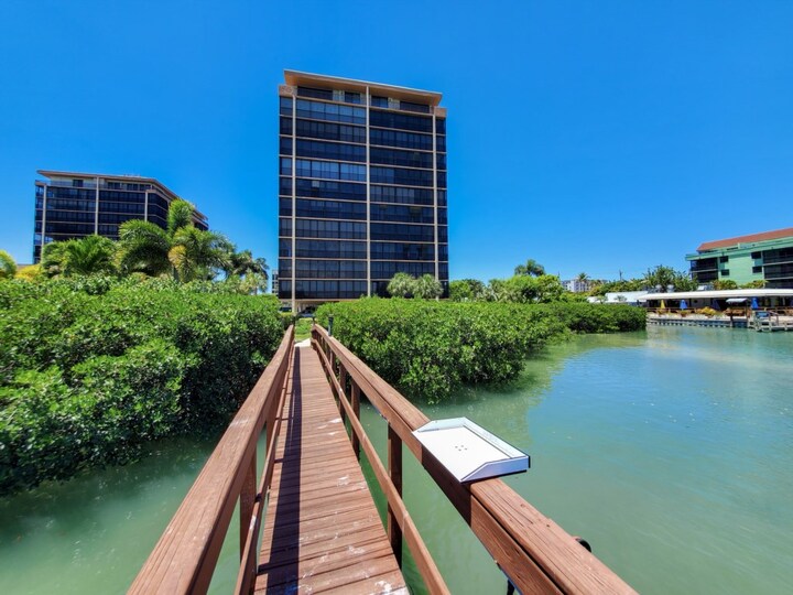 Ultimate 2-sobno stanovanje na Sea Isles, Florida Condo 5947