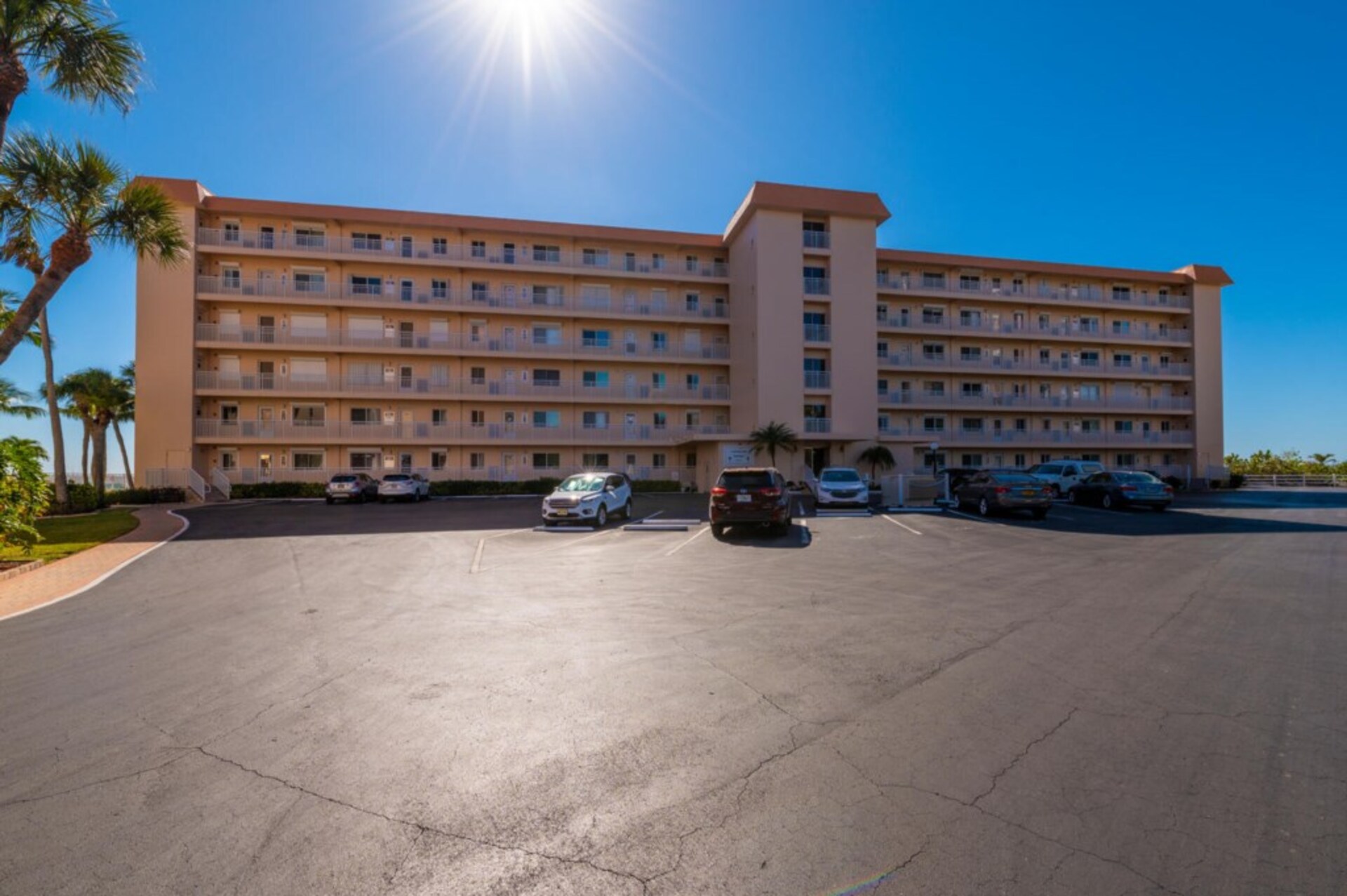 Stanovanje s 5 zvezdicami v enem najprestižnejših območij v Leonardo Arms, Florida Condo 5950