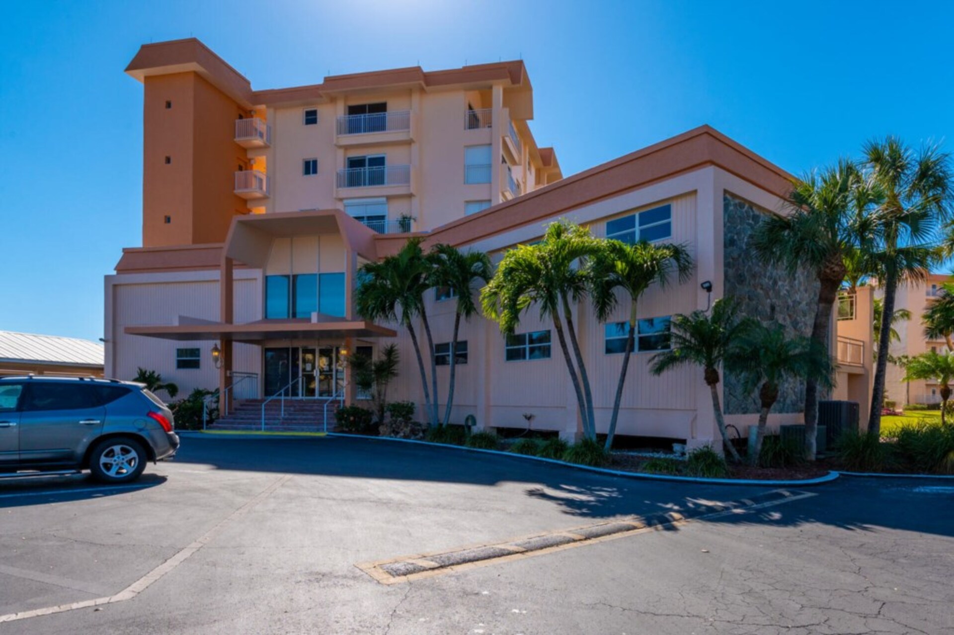 Stanovanje s 5 zvezdicami v enem najprestižnejših območij v Leonardo Arms, Florida Condo 5950