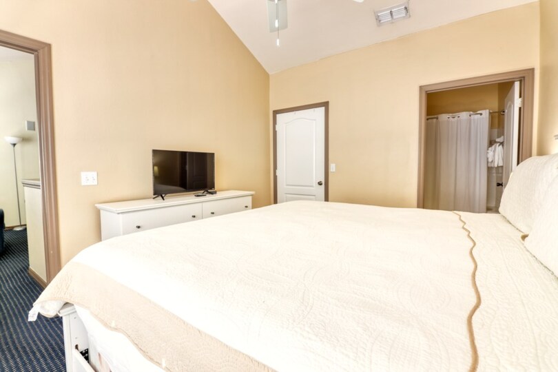 Luksuzno stanovanje v sodobnem slogu v klubu Runaway Beach Club, Florida Condo 5984