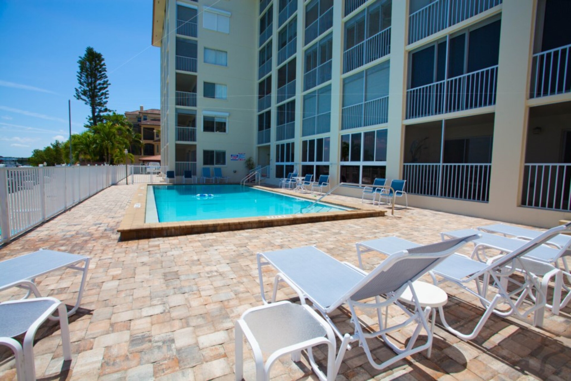 Ekskluzivno stanovanje v enem najprestižnejših letovišč, Casa Bonita Royale, Florida Condo 5928