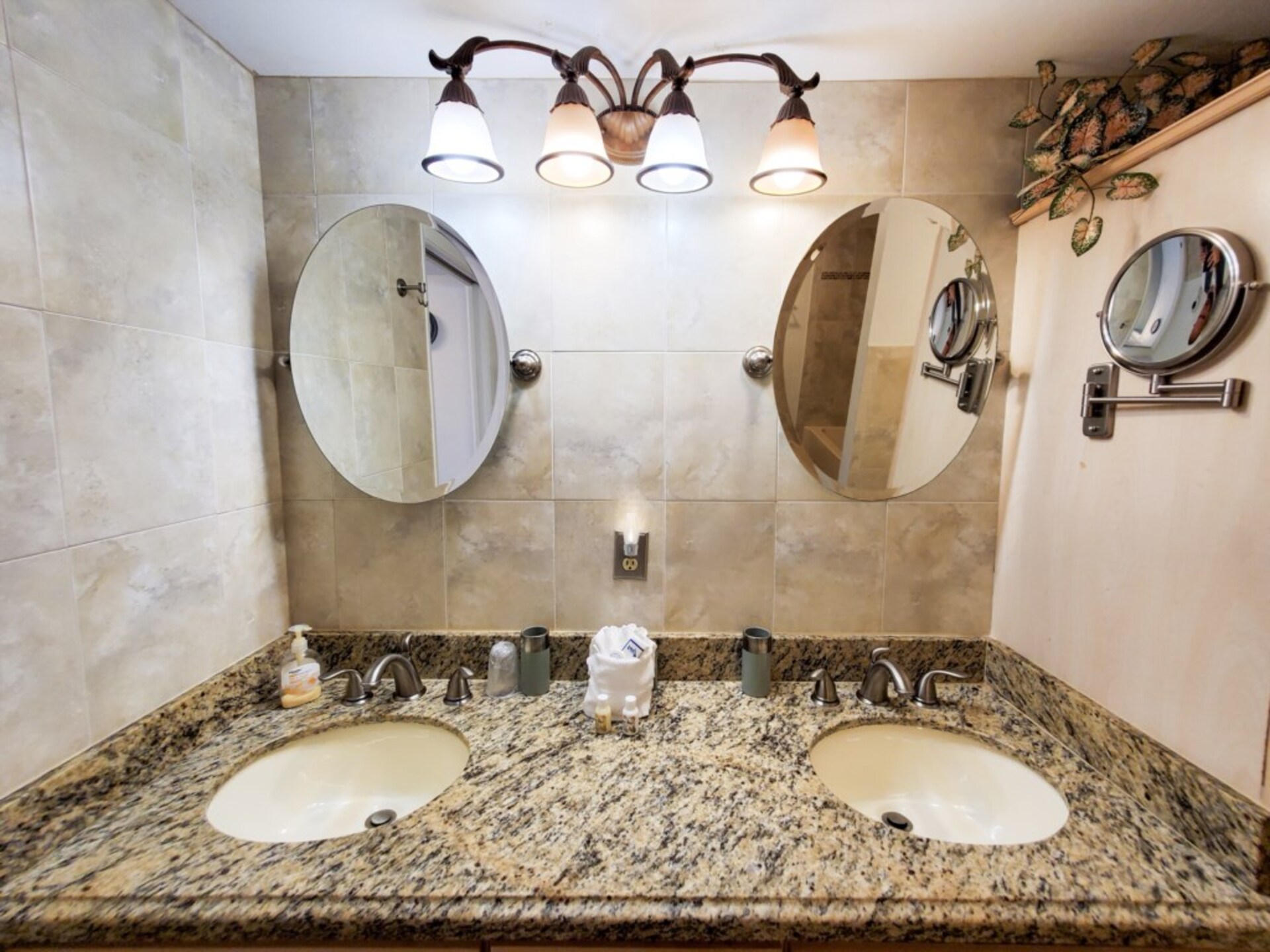Ekskluzivno stanovanje v enem najprestižnejših letovišč, Santa Maria Harbour Resort, Florida Condo 5929