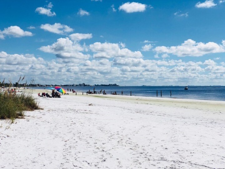 Stanovanje s 5 zvezdicami v enem najprestižnejših območij v Sandy Bottoms Vacation, Florida Condo 5965