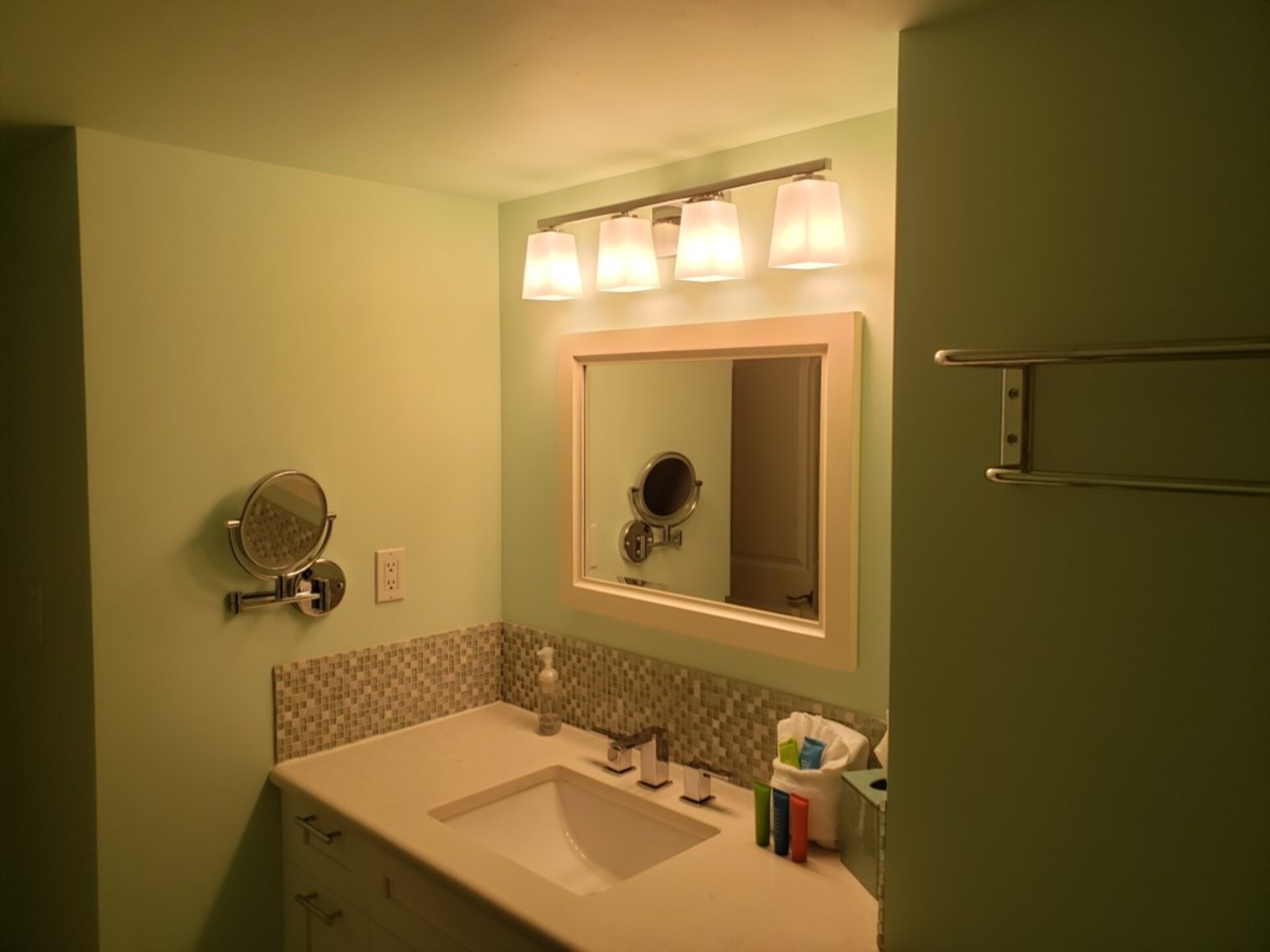 Ekskluzivno stanovanje v enem najprestižnejših letovišč, Bonita Beach, Florida Condo 5966
