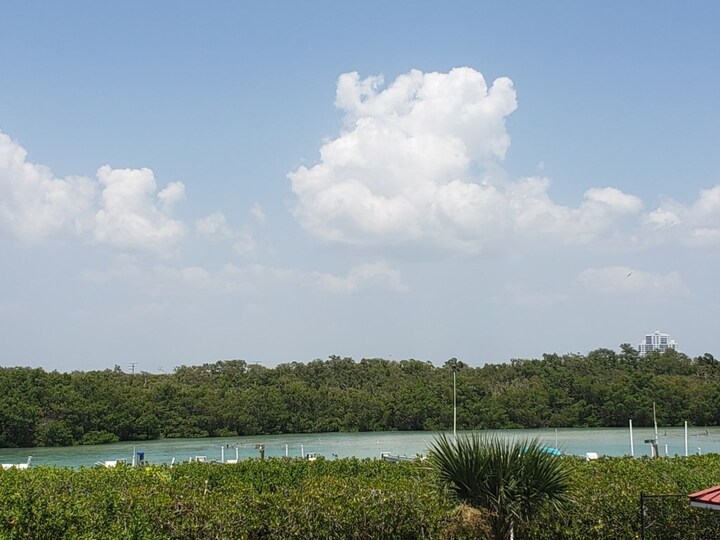 Ekskluzivno stanovanje v enem najprestižnejših letovišč, Bonita Beach, Florida Condo 5966