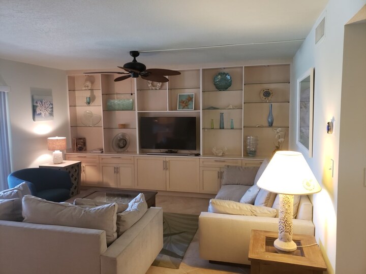 Ekskluzivno stanovanje v enem najprestižnejših letovišč, Bonita Beach, Florida Condo 5966