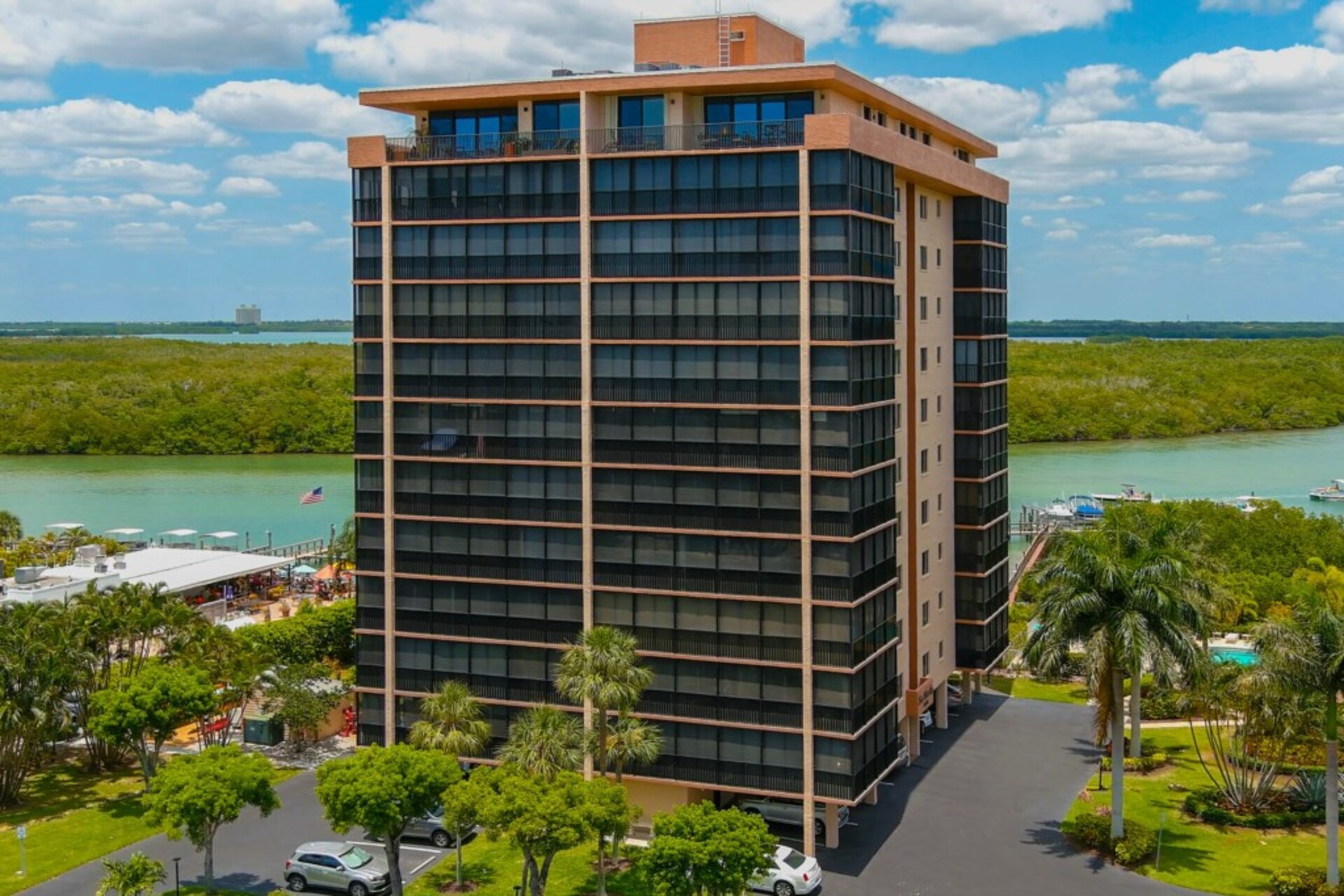 Ultimate 2-sobno stanovanje na Sea Isles, Florida Condo 5936