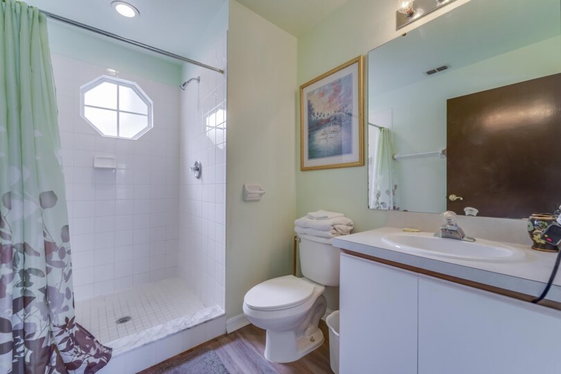 Luksuzno stanovanje v sodobnem slogu v vilah v Island Clubu, Florida Condo 6016