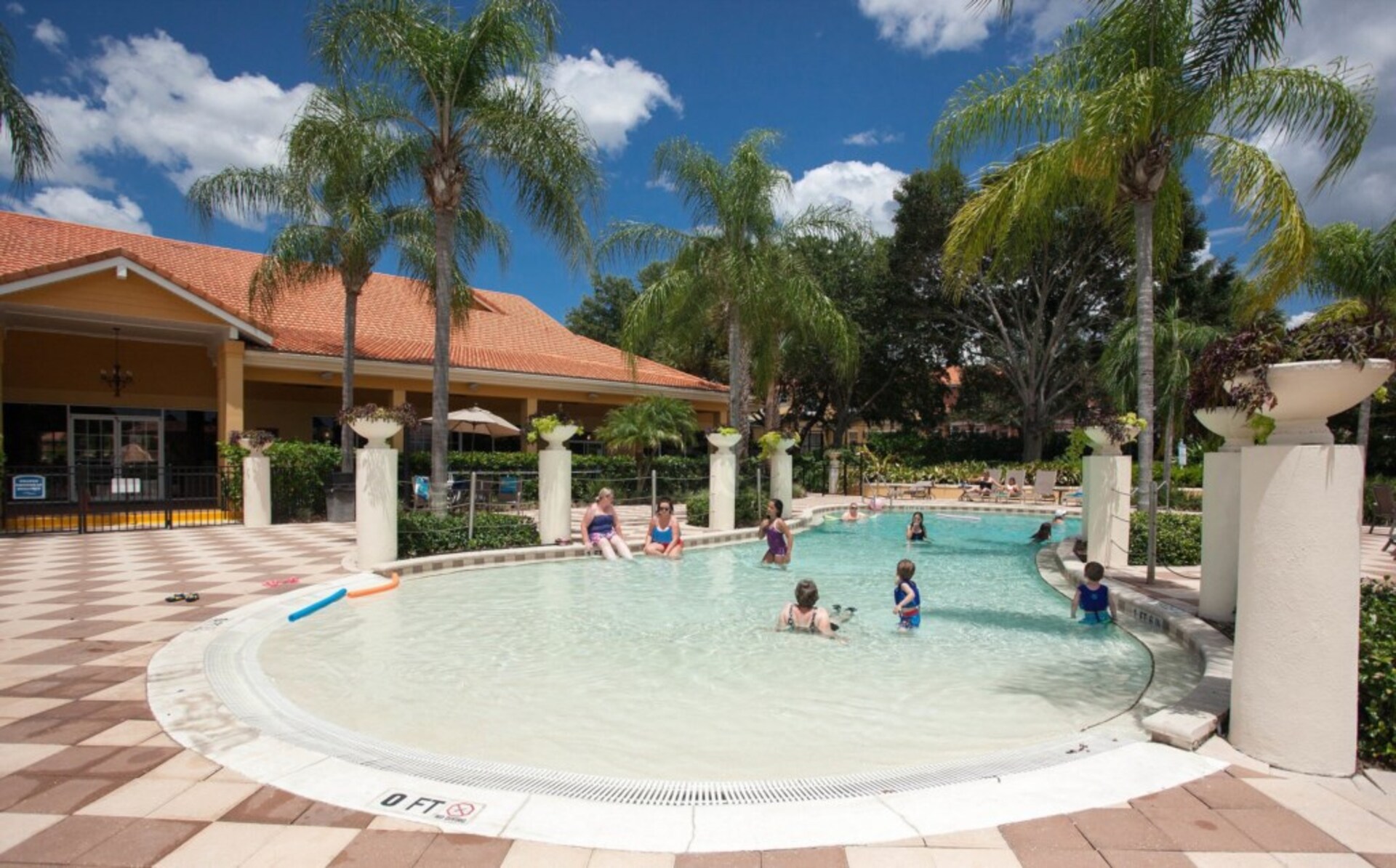 Vrhunska mestna hiša s 3 spalnicami v letovišču Encantada, Florida, mestna hiša 4027