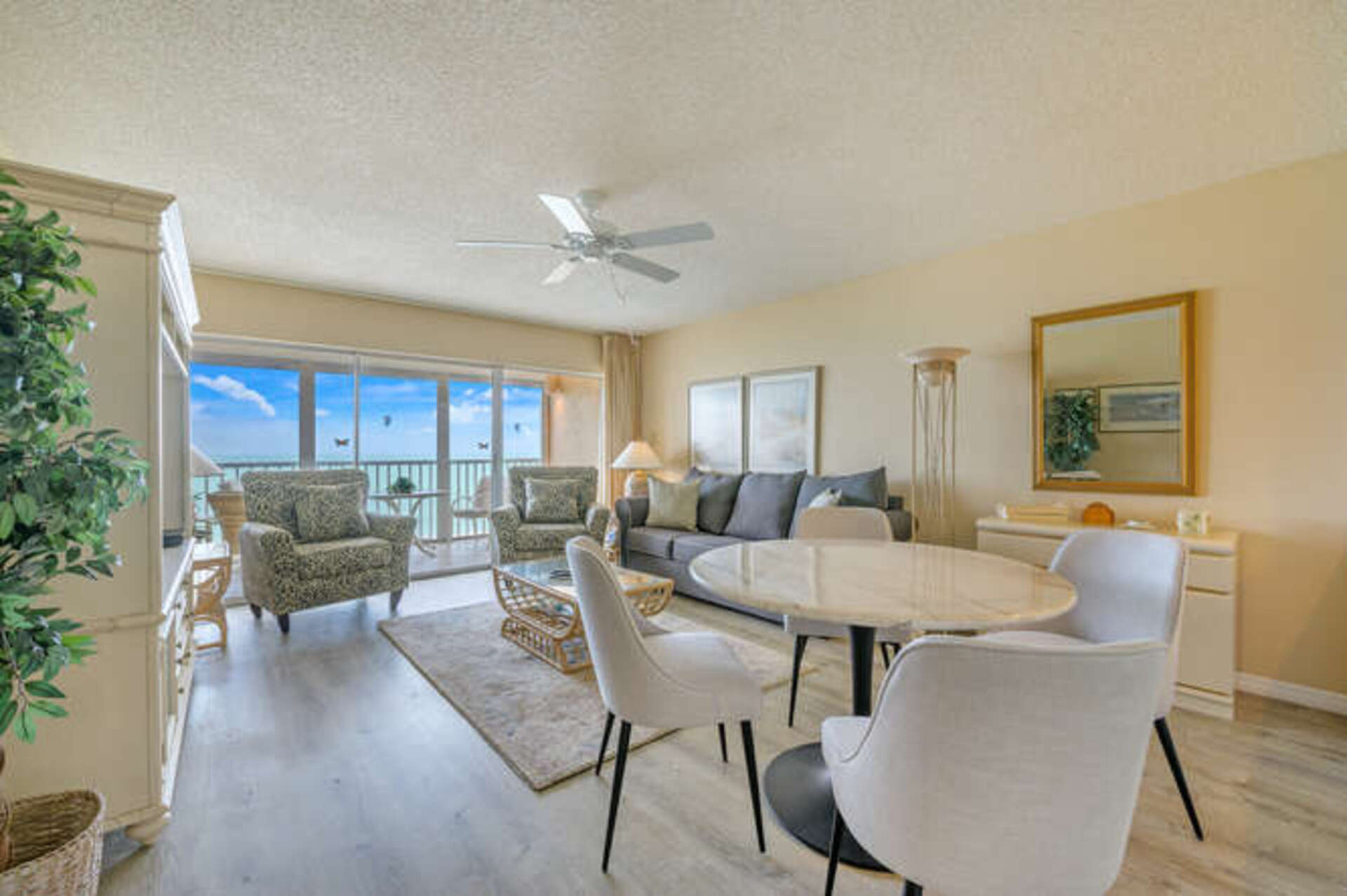 Luksuzno stanovanje v sodobnem slogu na Dolphin Way, Florida Condo 5937