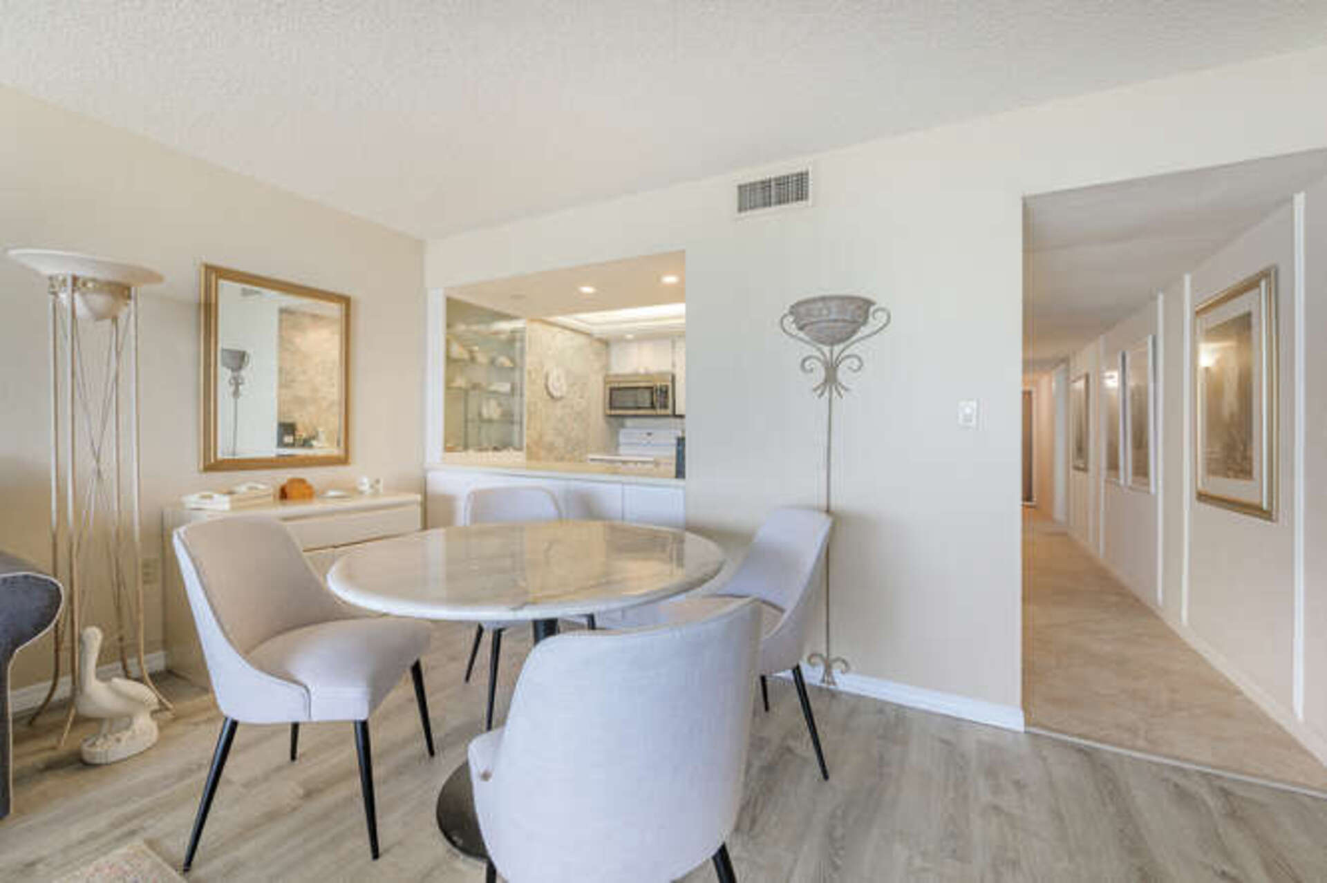 Luksuzno stanovanje v sodobnem slogu na Dolphin Way, Florida Condo 5937
