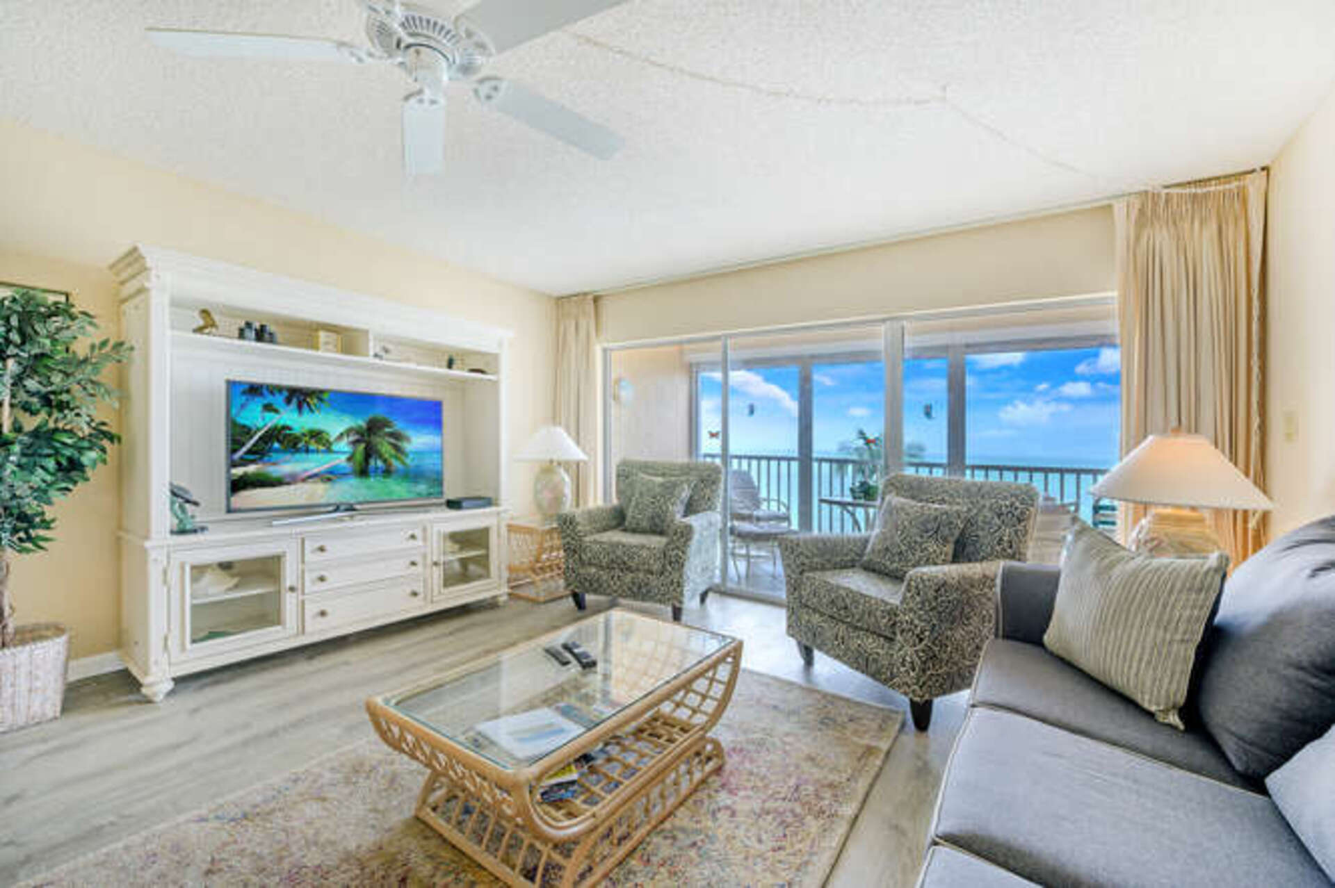 Luksuzno stanovanje v sodobnem slogu na Dolphin Way, Florida Condo 5937
