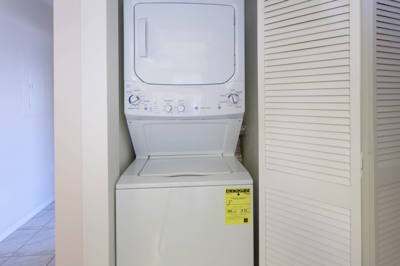 Luksuzno stanovanje v sodobnem slogu na Hibiscus Pointu, Florida Condo 5933