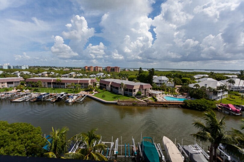 Luksuzno stanovanje v sodobnem slogu na Hibiscus Pointu, Florida Condo 5933