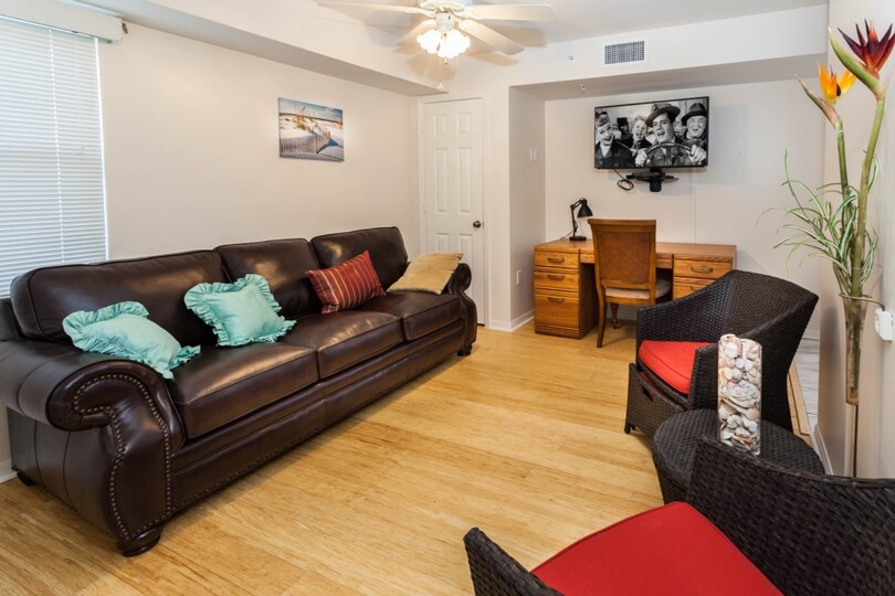 Luksuzno stanovanje v sodobnem slogu na Hibiscus Pointu, Florida Condo 5933
