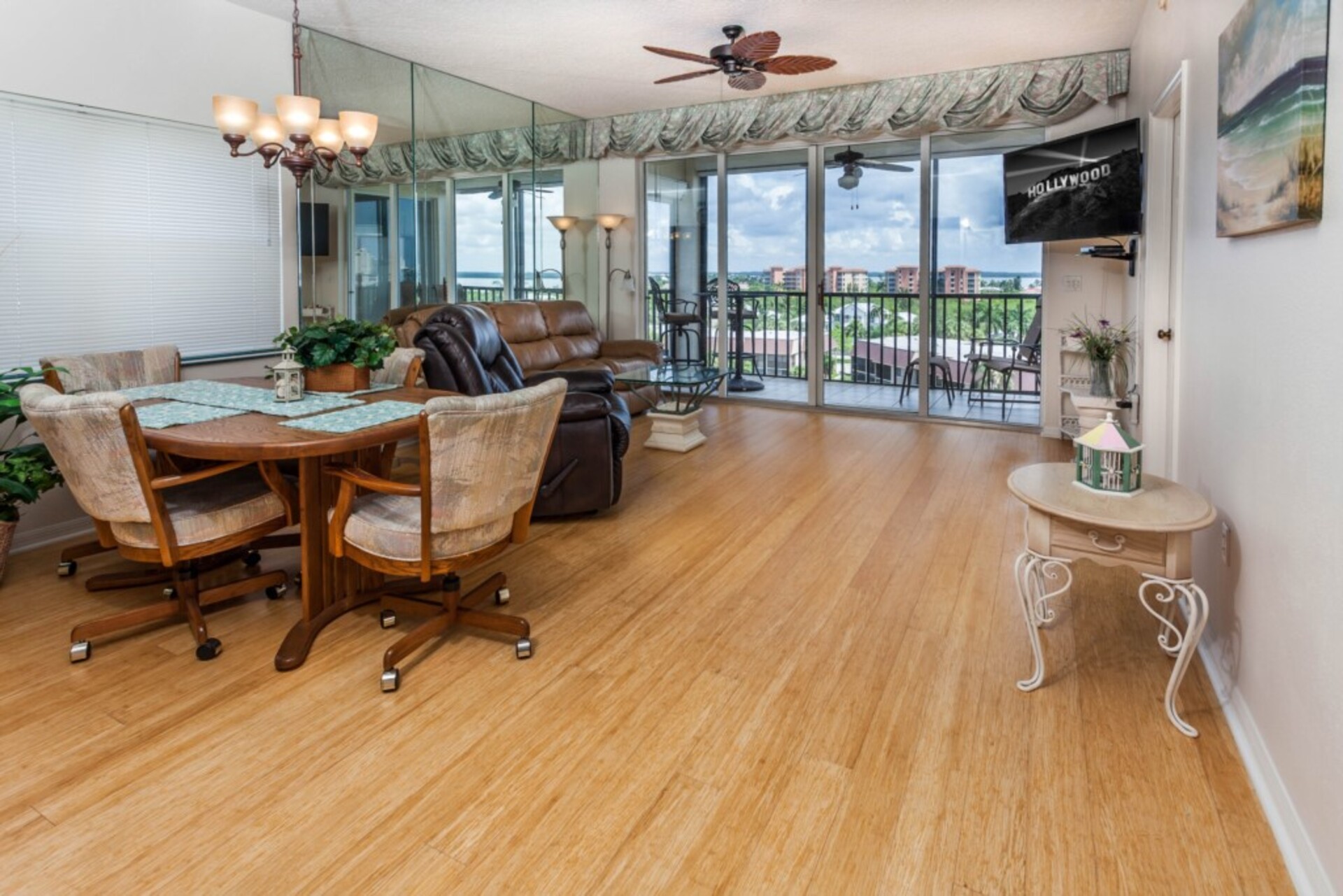 Luksuzno stanovanje v sodobnem slogu na Hibiscus Pointu, Florida Condo 5933
