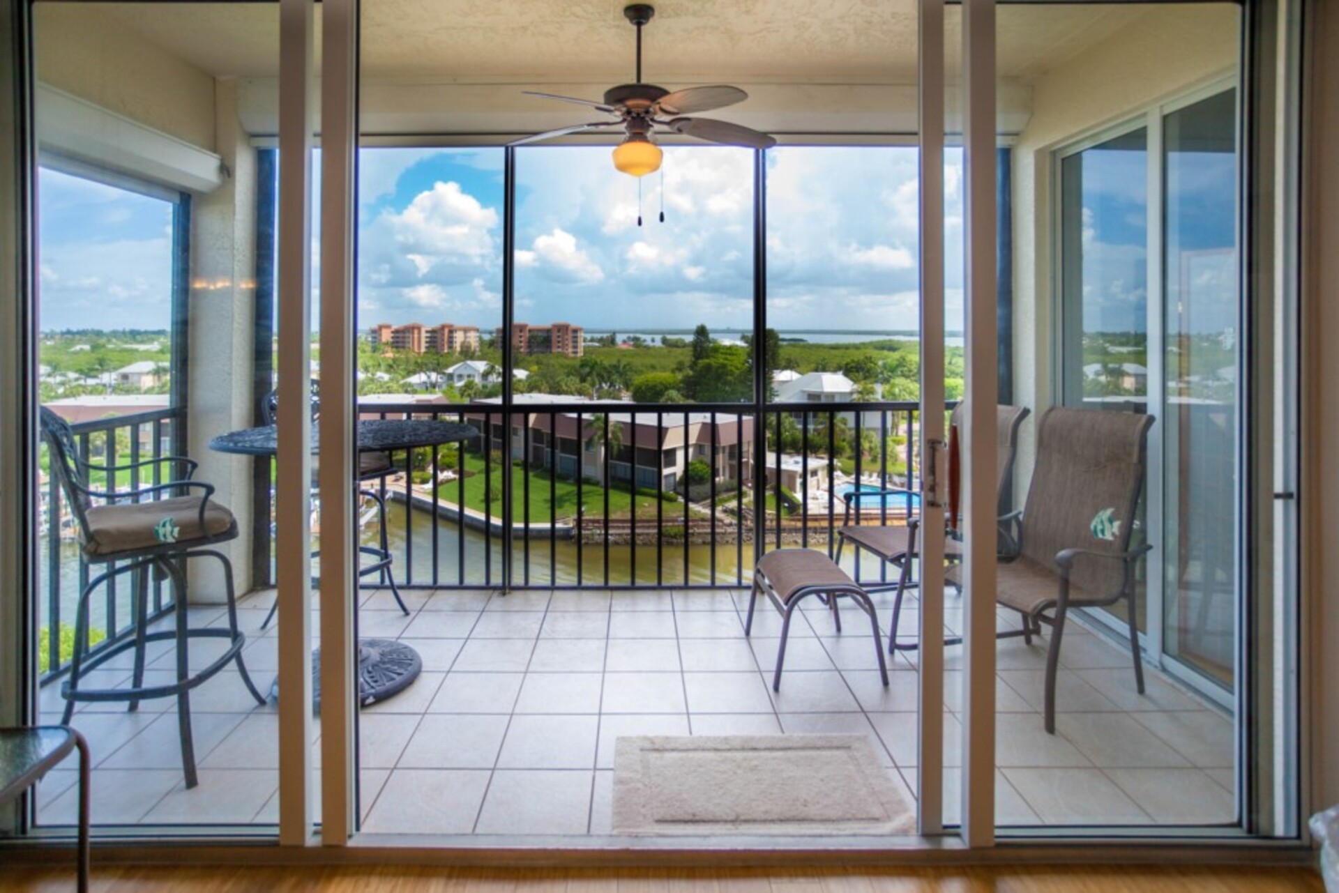 Luksuzno stanovanje v sodobnem slogu na Hibiscus Pointu, Florida Condo 5933