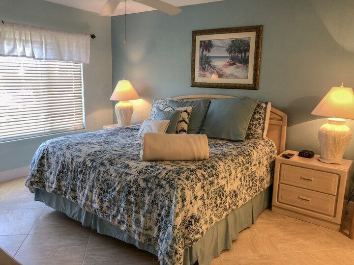 Ultimate 2-sobno stanovanje v letovišču Santa Maria Harbour, Florida Condo 5934