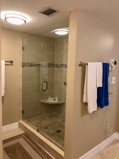 Ultimate 2-sobno stanovanje v letovišču Santa Maria Harbour, Florida Condo 5934
