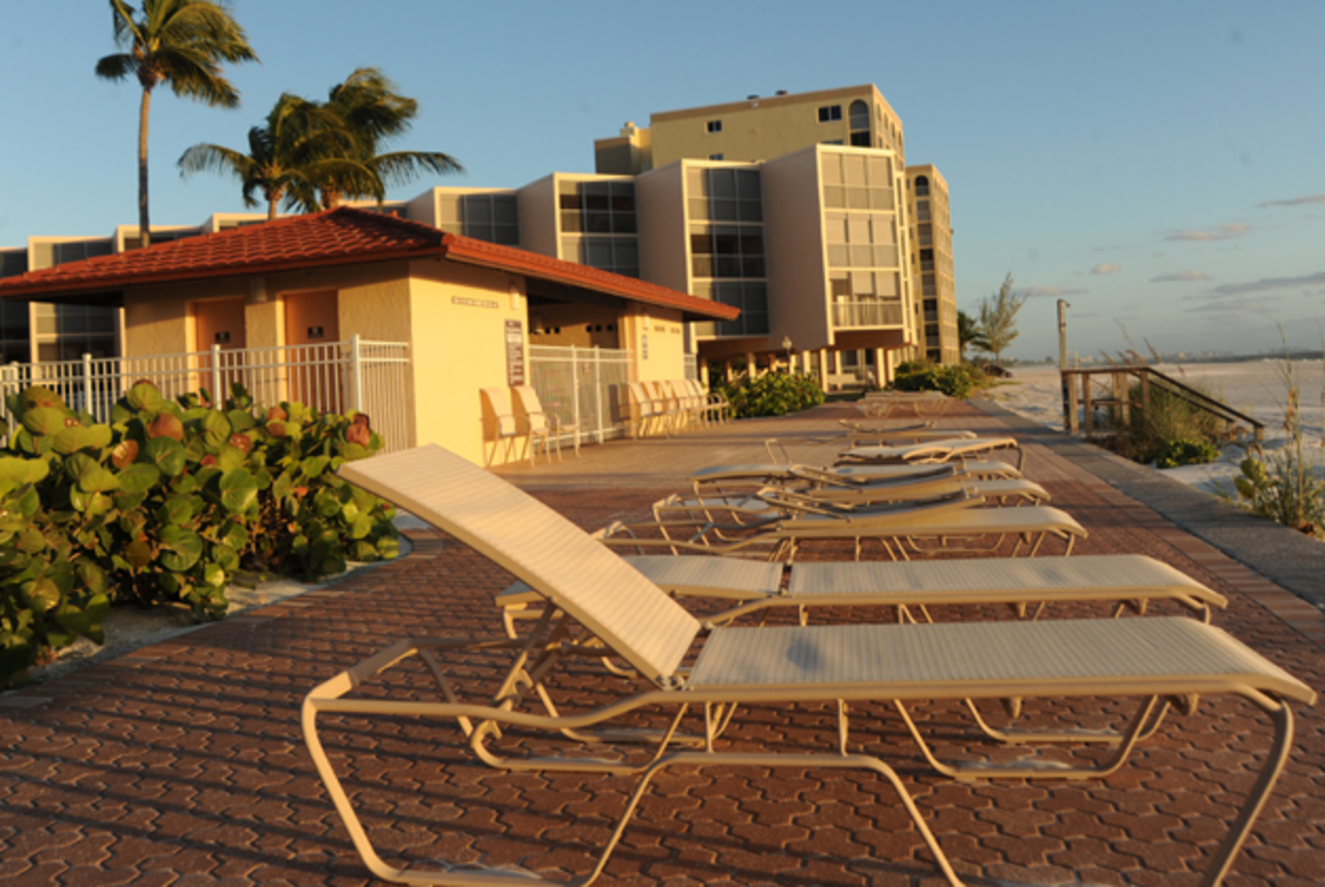 Ultimate 2-sobno stanovanje na Dolphin Way, Florida Condo 5935