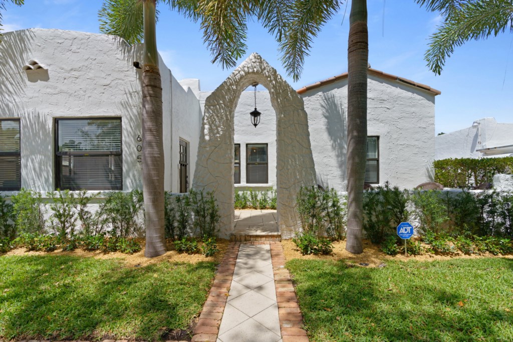 Osupljiva mestna hiša na vrhunski lokaciji v West Palm Beachu, West Palm Beach Townhome 1865